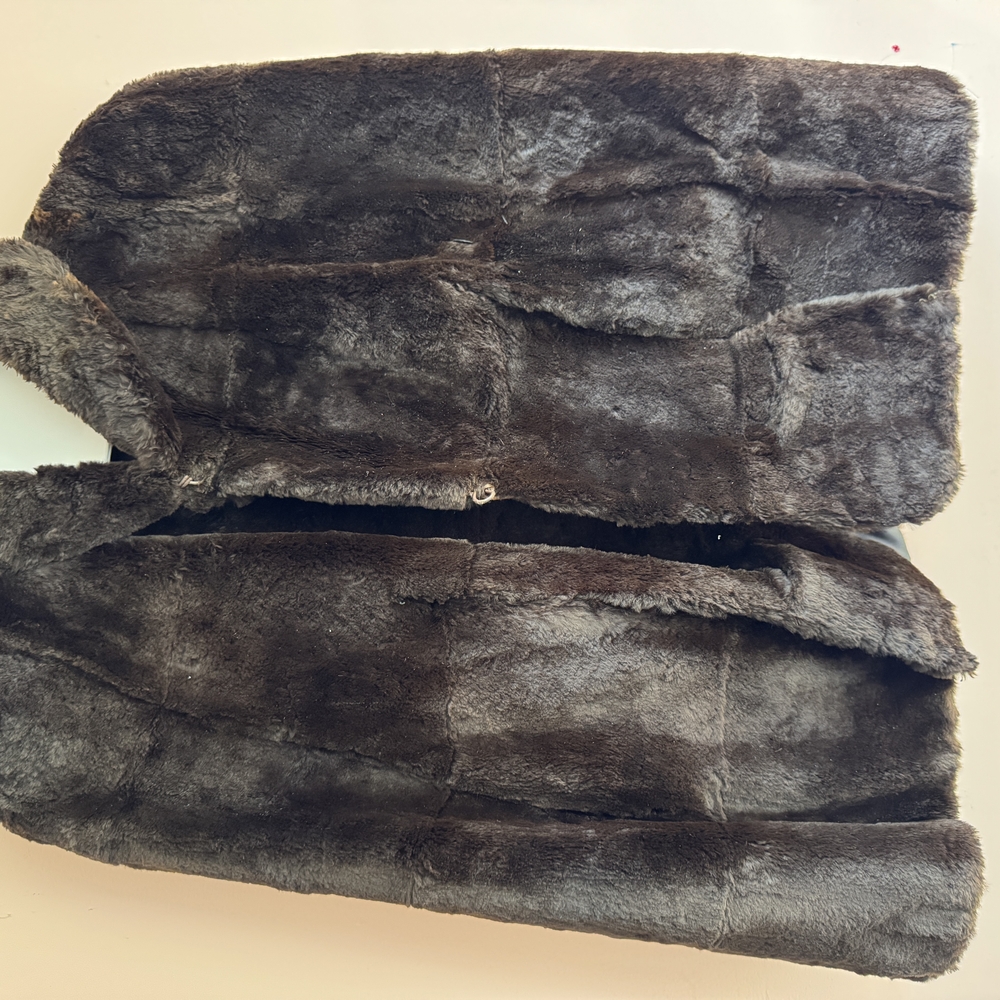 Elegant Brown Faux Fur Cape with Pocket Plush Texture